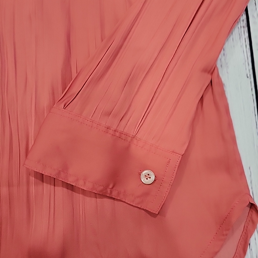 By Anthropologie Relaxed Buttondown Shirt in Rose - Picture 4 of 7